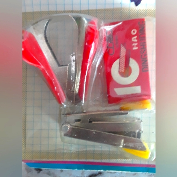 Mini Stapler and Remover with Staples New - Picture 4 of 4